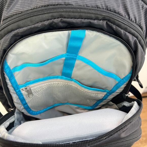 Thule EnRoute Escort 2 Daypack Black 27-liter Backpack - Picture 6 of 11